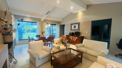 Venta Casa De Categoría En Barrio Dalvian