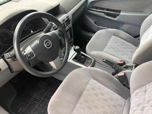 Vectra Elegan. 2.0 8v