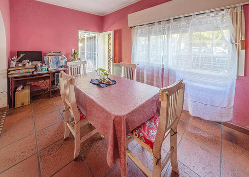 Venta 2 Locales, Casa En Planta Baja Y Departamento En Moron