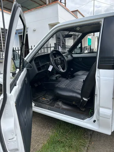 Mazda B2200 2.2 B2200