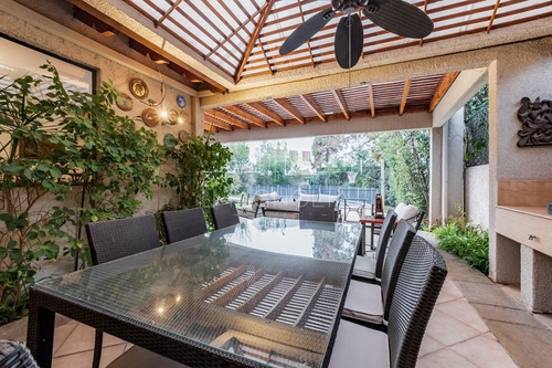 Casa En Venta De 6 Dorm. En Lo Barnechea