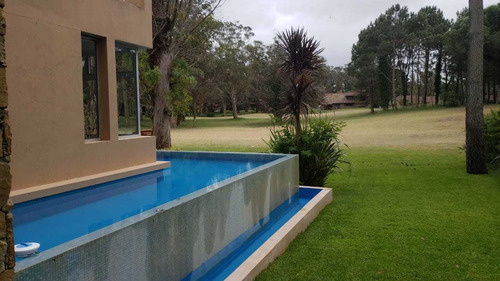 Hermosa Casa Minimalista En El Golf Con Pileta