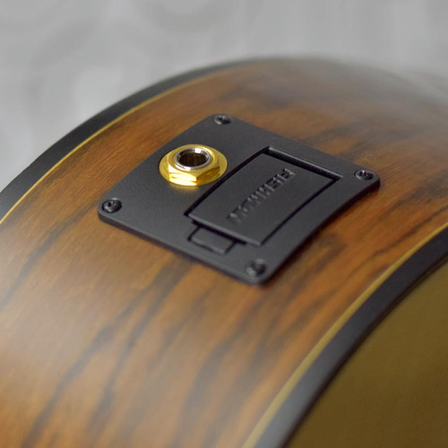 Violão Rozini Studio Rx210 Cordas De Nylon Eletroacústico Tampo Maciço Spruce Abeto Captação Fishman Clásica 2 Louro Preto Acabamento Brilhante Escala Em Roxinho Made In Brasil