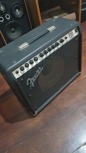 Fender Roc Pro 700