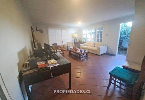 Casa En Venta De 4 Dorm. En Ñuñoa