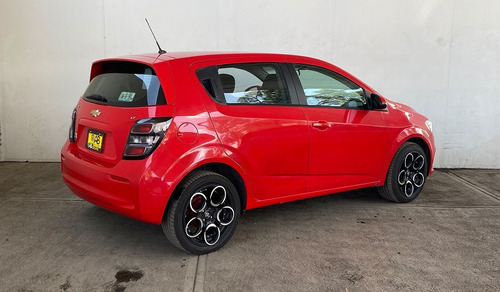 Imagen 5 de 13 de Chevrolet Sonic 2017 1.6 Lt Hb Mt