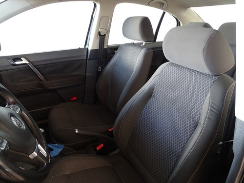 Imagem 7 de 12 de Volkswagen Polo Sedan 1.6 Comfort 2013/2013