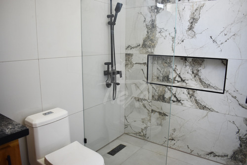 Moderna Casa Nueva En Residencial Cerrado, Santiago Hfc-236