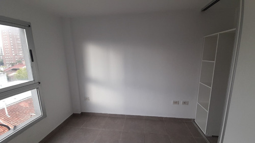 Departamento, Dormitorio, Placard, Living Comedor, Cochera Cubierta.-