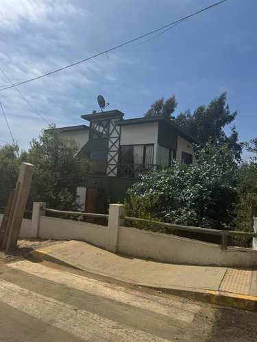 Casa En Arriendo De 4 Dorm. 3 Baños Y Estac. En Algarrobo
