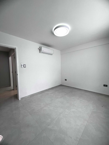 Casa Moderna Y A Estrenar En Venta En El Trigal Sur, Valencia
