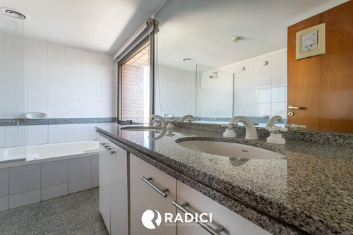 Venta Gran Departamento En Torres De Plaza España! La Mejor Ubicacion Y Espectacular Vista!