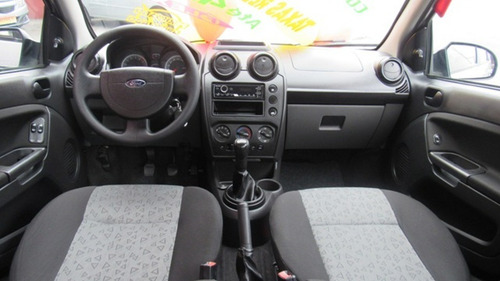 Imagem 8 de 10 de Ford Fiesta Sedan 1.0 Flex