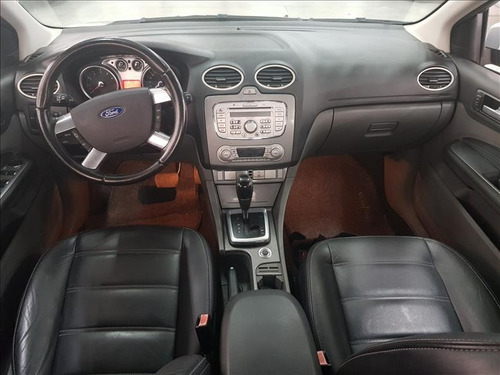 Ford Focus 2.0 Ghia Sedan 16v