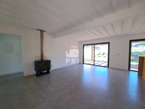 Casa 3 Dormitorios En Piedras Del Chileno, Punta Del Este - Ref : Pbi3003