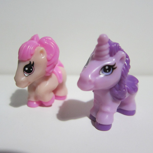 Lote De 4 Pequeños Pony Importados Magic Kinder (Usado)