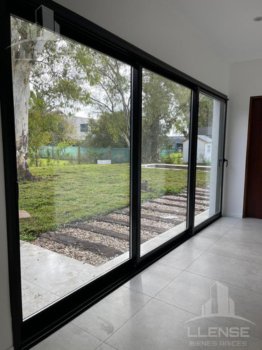 Casa 5 Ambientes En Una Planta, En Venta, Barrio Privado Las Golondrinas