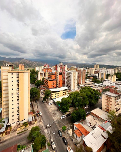 Venta Oficina Edificio Centro Plaza Urb. Calicanto Maracay Aragua