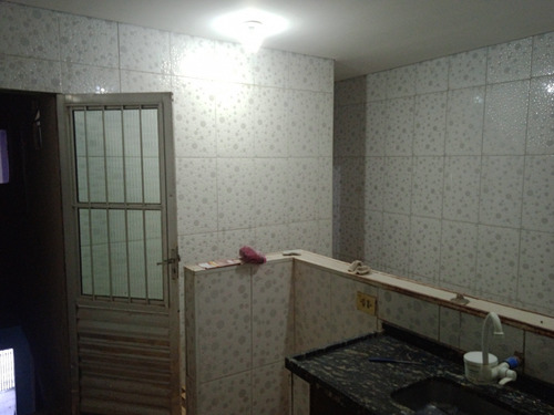Casa Com Garagem 3 Cômodos Com Banheiro