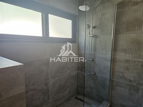Casa En Venta De 5 Dorm. En Colbún