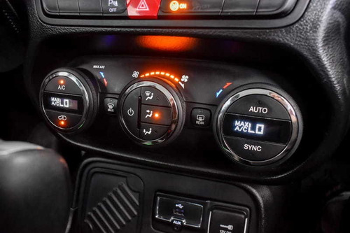 Imagem 5 de 14 de Jeep Renegade Longitude 1.8 Flex Automatico