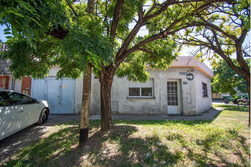 Casa En Venta 2 Dormitorios Barrio Belgrano 