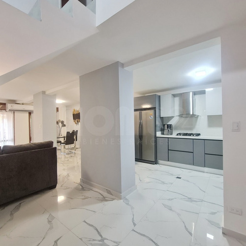 Imagen 8 de 11 de Moderno Townhouse Puerto Príncipe Lecheria