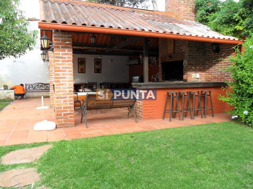 Imagen 22 de 30 de Casa Ubicada En Playa Mansa 6 Dormitorios