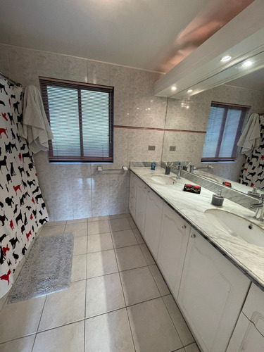 Imagen 14 de 16 de Vendo Preciosa Casa Con Lindos Jardines Y Piscina