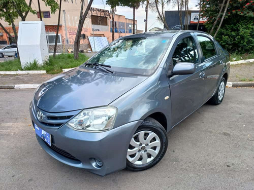 Toyota Etios Sedán 1.5 16v X 4p