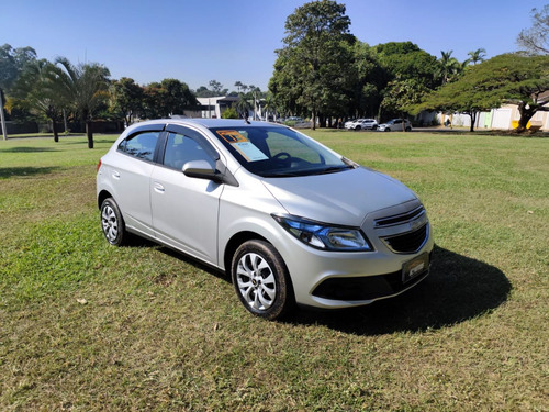 Chevrolet Onix Hatch 1.4 4P FLEX LT