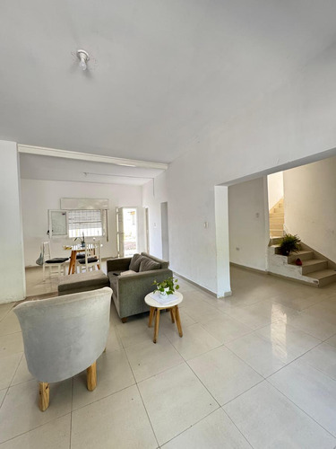 Lote / Terreno En Venta Frente A Plaza Jeronimo Del Barco, Rinde 1260 M2
