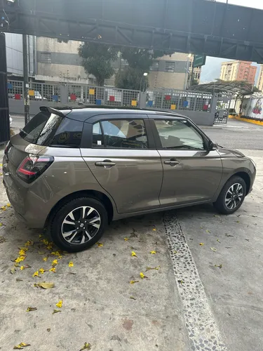 Suzuki Swift Glx 2025