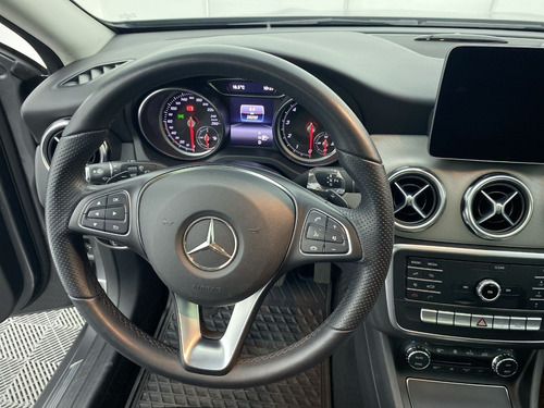 Imagen 16 de 25 de Mercedes Benz Gla 200 1.6 Turbo