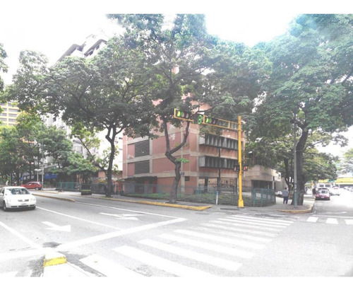 Venta De Edificio En El Rosal Con Espléndida Ubicación 734m2