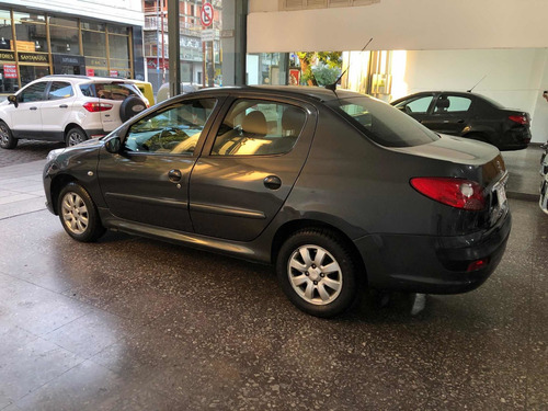 Peugeot 207 1.4 Sedan Xs 2010 Permuto / Financio !!