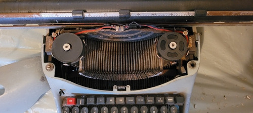 Máquina De Escrever Datilografia Olivetti Modelo Lexikon 80 (Usado)