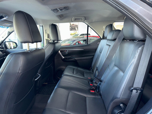 Toyota Hilux SW4 2.8 D-4D TURBO DIESEL SRX 7L 4X4 AUTOMÁTICO