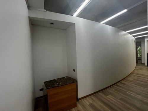 144m2 Habilitada Nororiente Semiamoblada Impecable