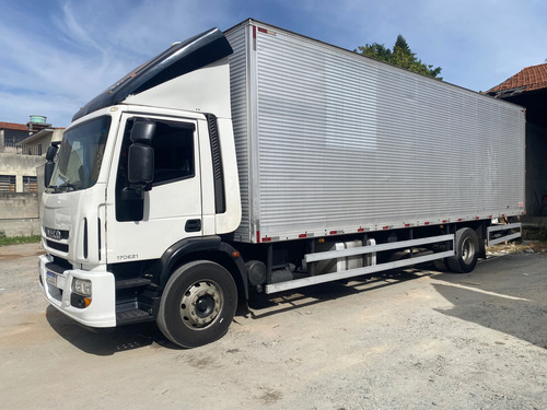Iveco Tector 170e21 4x2 - 2020 Com Baú