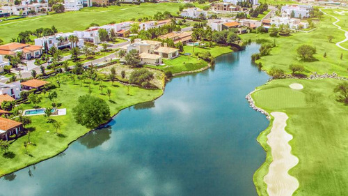 Terreno En Venta En Fairway En El Campanario, Querétaro