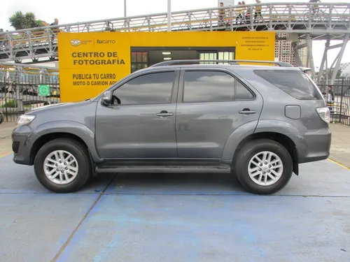 Toyota Fortuner Sr5 4x2 2700cc Mt Aa