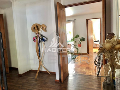 Casa En Venta De 5 Dorm. En Curicó