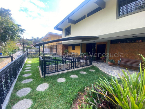 Hermosa Y Amplia Casa Con Terraza En Venta En El Marqués