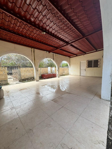 Casa Ideal Para Eventos Con Gran Terreno En Mérida.