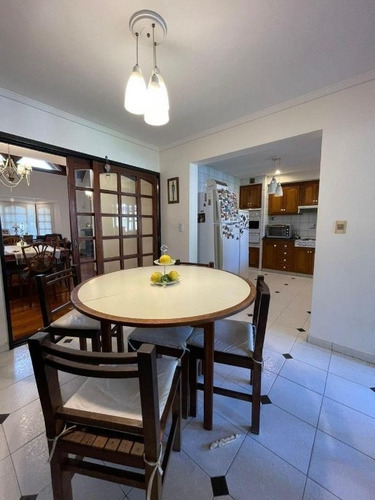 Imagen 6 de 14 de Chalet De 6 Ambientes En Venta - Castelar Norte