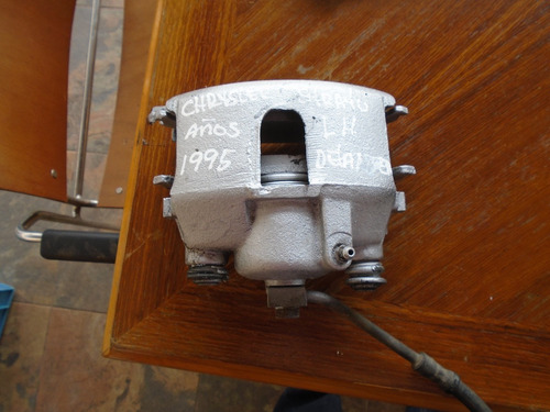 Vendo Caliper Delantero Izquierdo De Chrysler Stratus, 1995