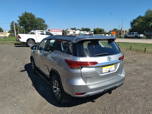 Imagen 5 de 13 de Toyota Sw4 2016 2.8 Srx 177cv 4x4 7as