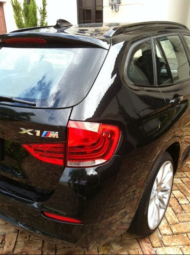 Imagen 8 de 9 de Emblema Bmw X1 M Cajuela Medida 14.5 X 2.5 Cms Negro O Cromo