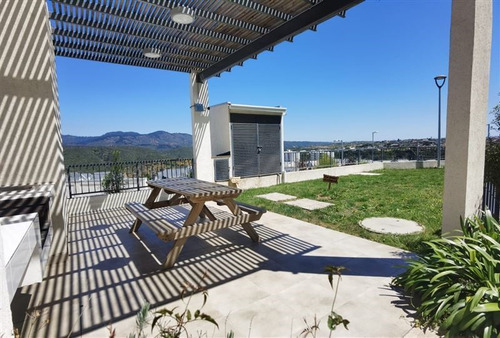Primer Piso, Disponible Para Arriendo, Con Gc Incluido.